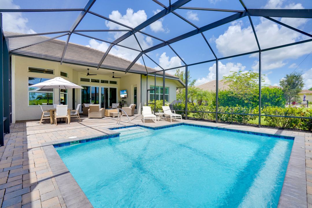 En Venta: $749,900 (3 camas, 3 baños, 2363 Pies cuadrados)