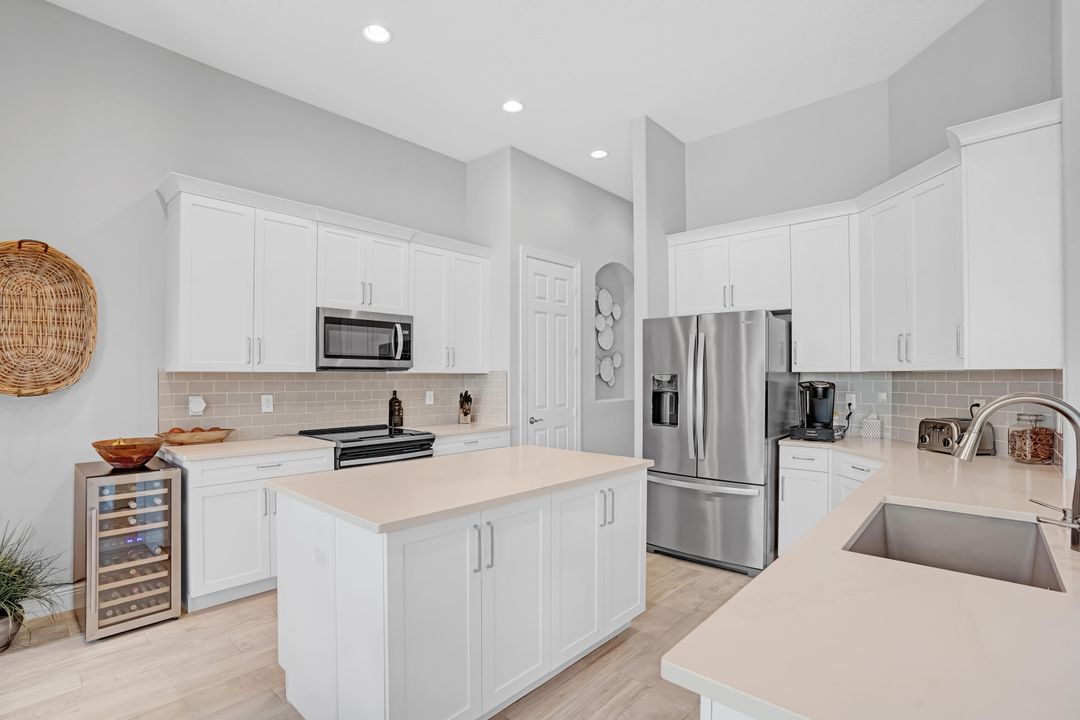 En Venta: $749,900 (3 camas, 3 baños, 2363 Pies cuadrados)