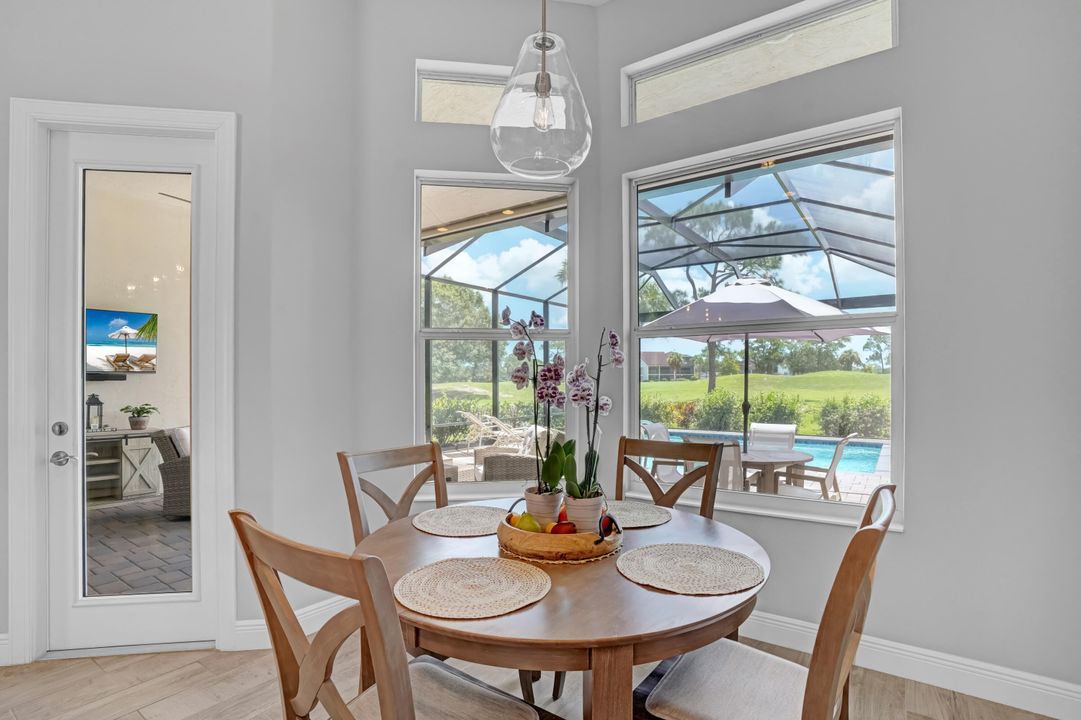 En Venta: $749,900 (3 camas, 3 baños, 2363 Pies cuadrados)