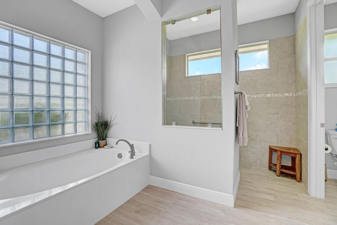 En Venta: $749,900 (3 camas, 3 baños, 2363 Pies cuadrados)