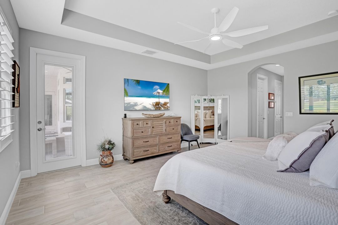 En Venta: $749,900 (3 camas, 3 baños, 2363 Pies cuadrados)