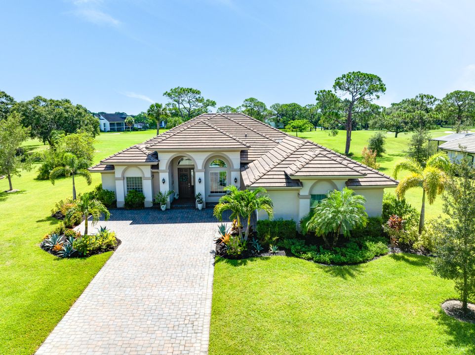 En Venta: $749,900 (3 camas, 3 baños, 2363 Pies cuadrados)