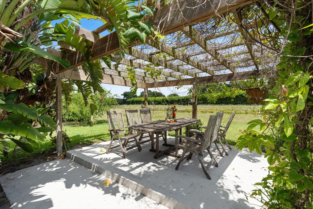 Active With Contract: $1,895,000 (4 beds, 3 baths, 3765 Square Feet)