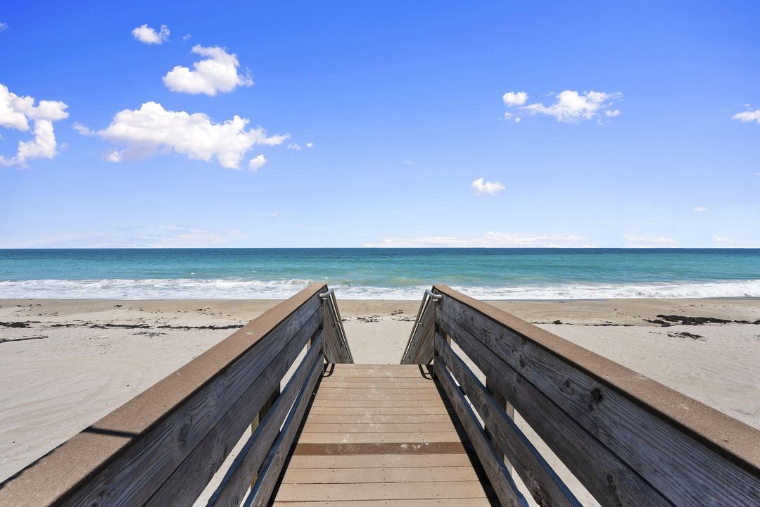 Active With Contract: $530,000 (2 beds, 2 baths, 1228 Square Feet)