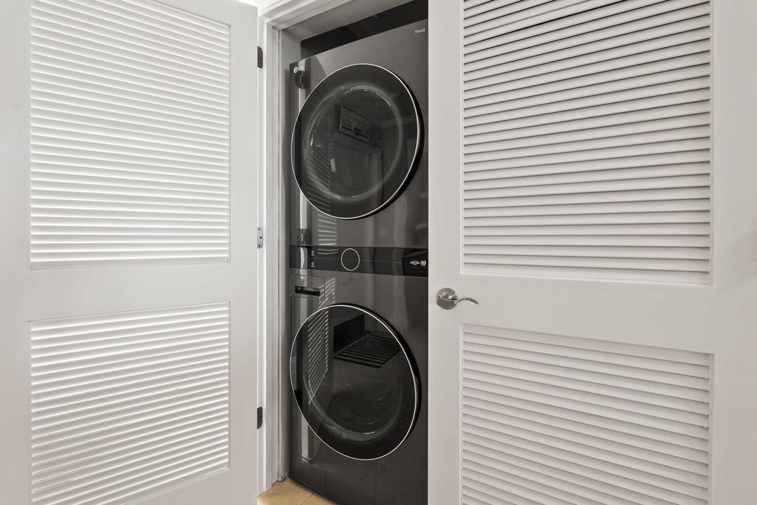 Active With Contract: $530,000 (2 beds, 2 baths, 1228 Square Feet)