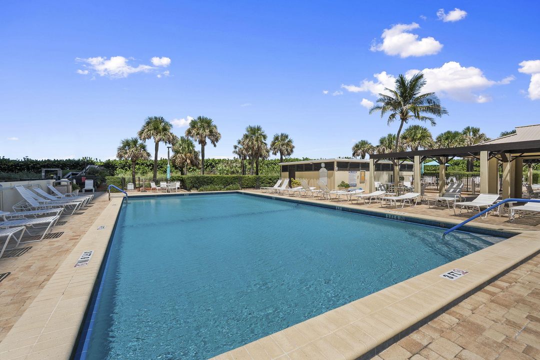 Active With Contract: $530,000 (2 beds, 2 baths, 1228 Square Feet)