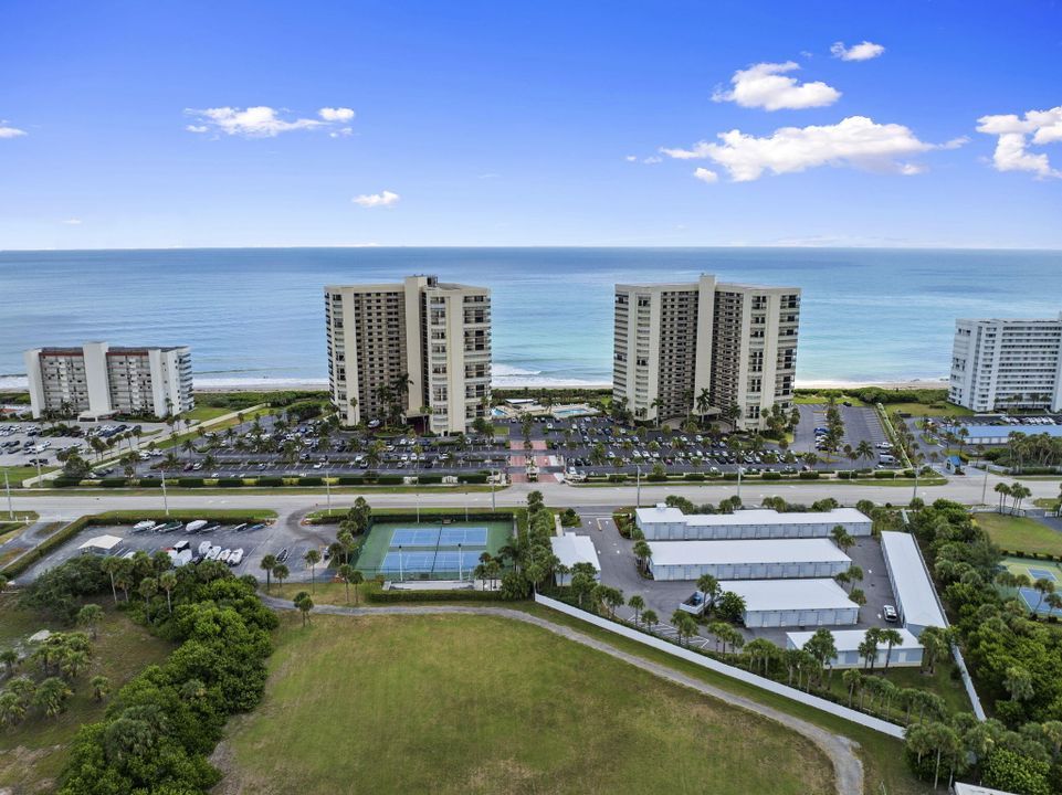 Active With Contract: $530,000 (2 beds, 2 baths, 1228 Square Feet)