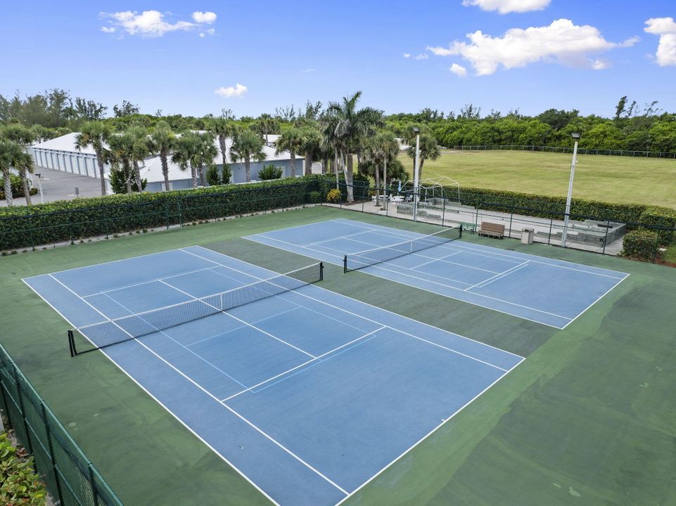 Active With Contract: $530,000 (2 beds, 2 baths, 1228 Square Feet)