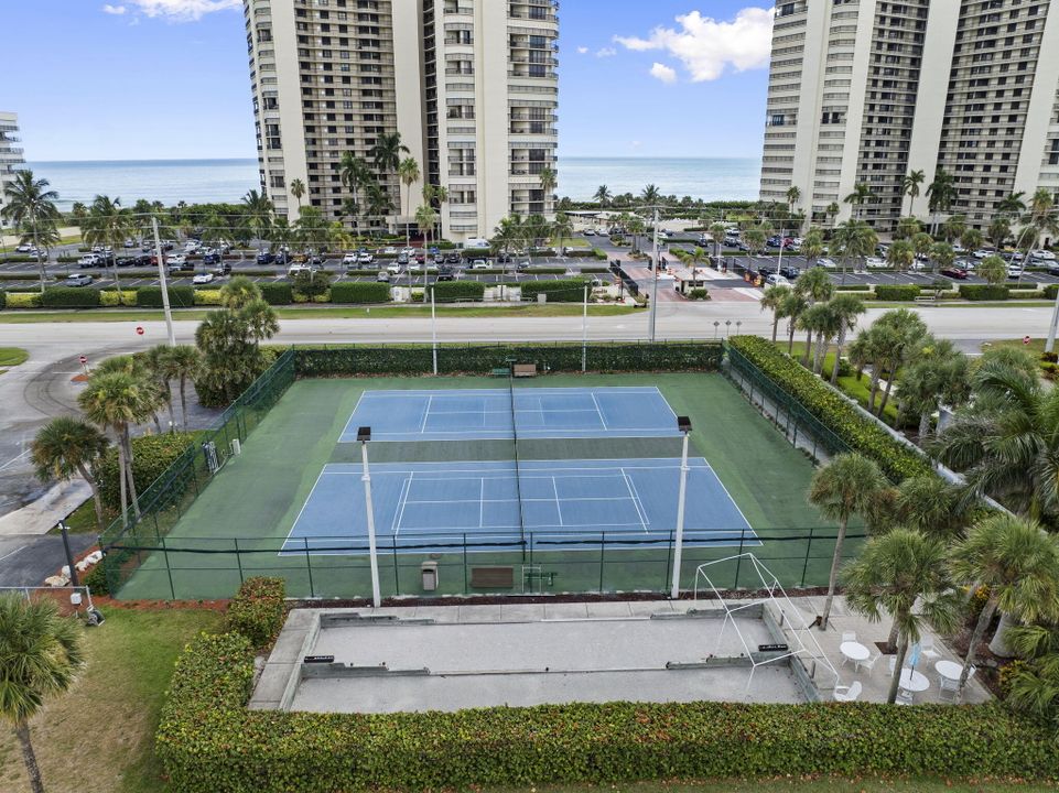 Active With Contract: $530,000 (2 beds, 2 baths, 1228 Square Feet)