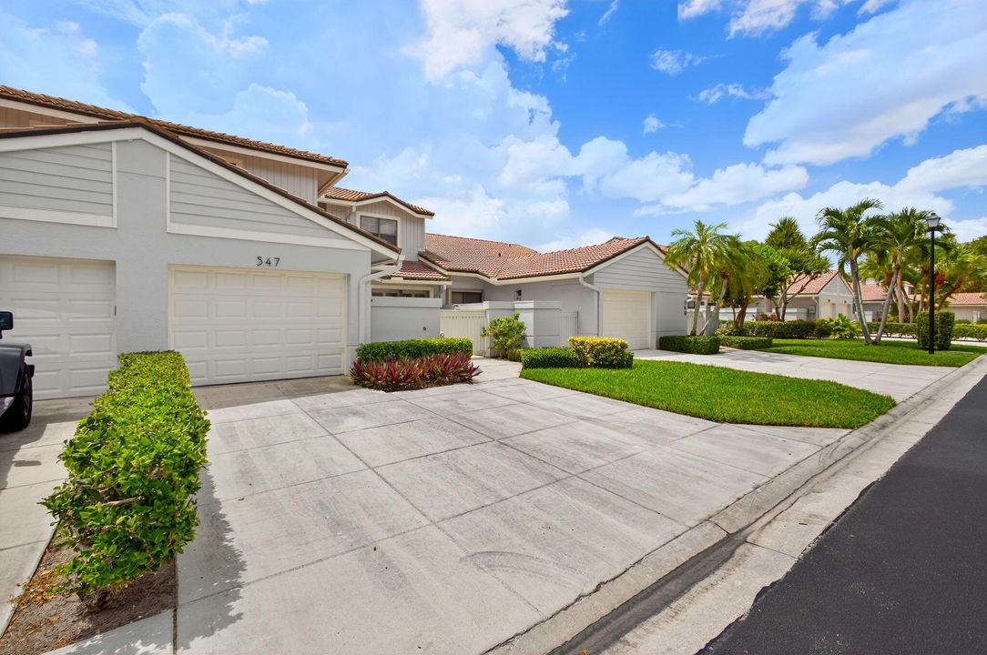 Recently Sold: $599,000 (3 beds, 3 baths, 2105 Square Feet)