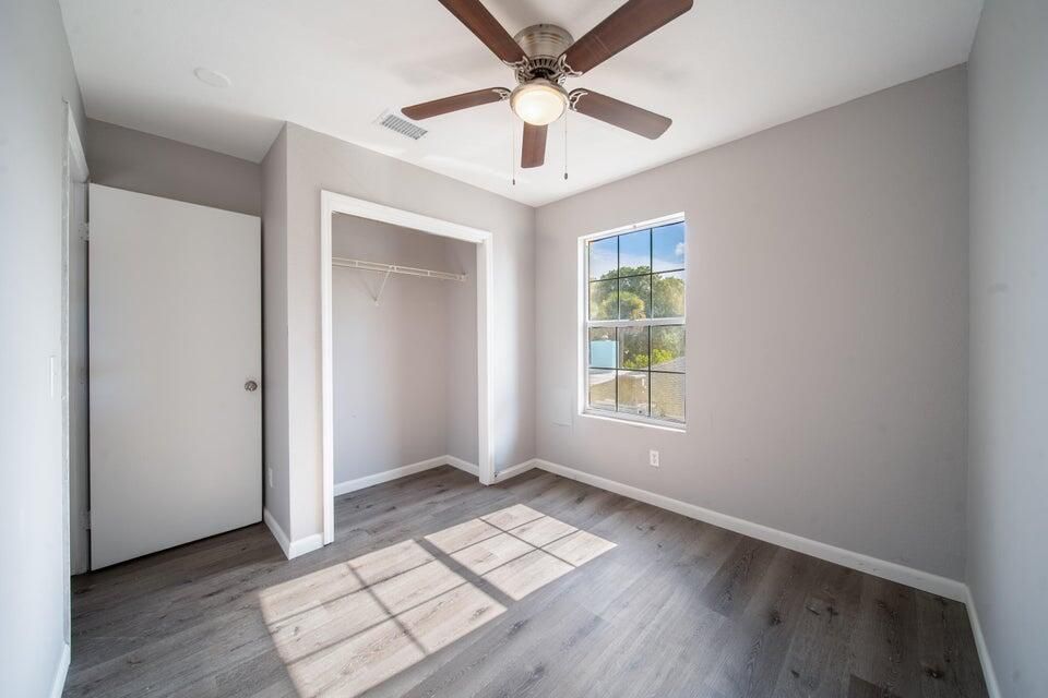 Activo con contrato: $235,000 (3 camas, 1 baños, 1120 Pies cuadrados)