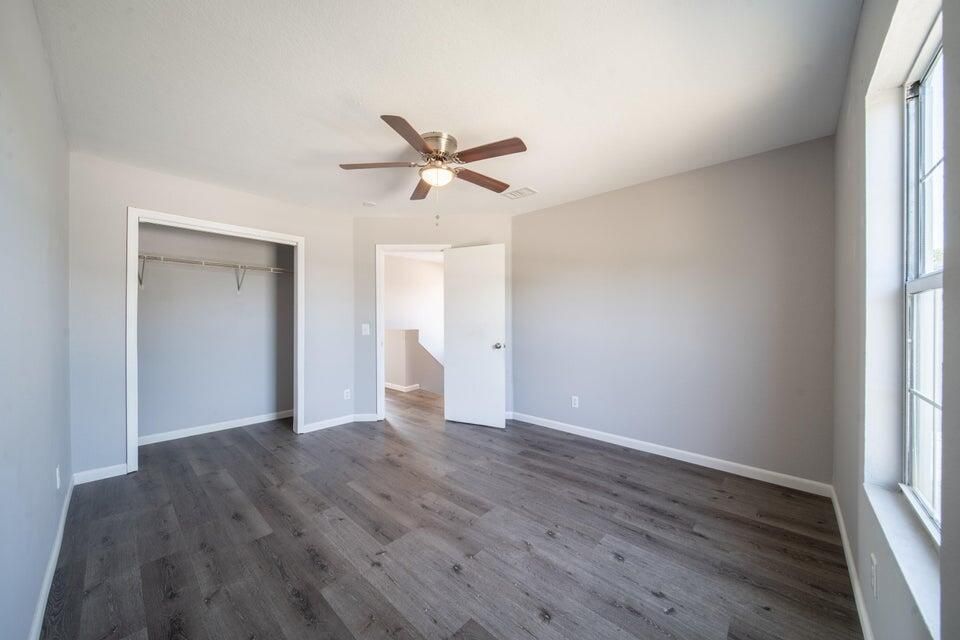 Activo con contrato: $235,000 (3 camas, 1 baños, 1120 Pies cuadrados)