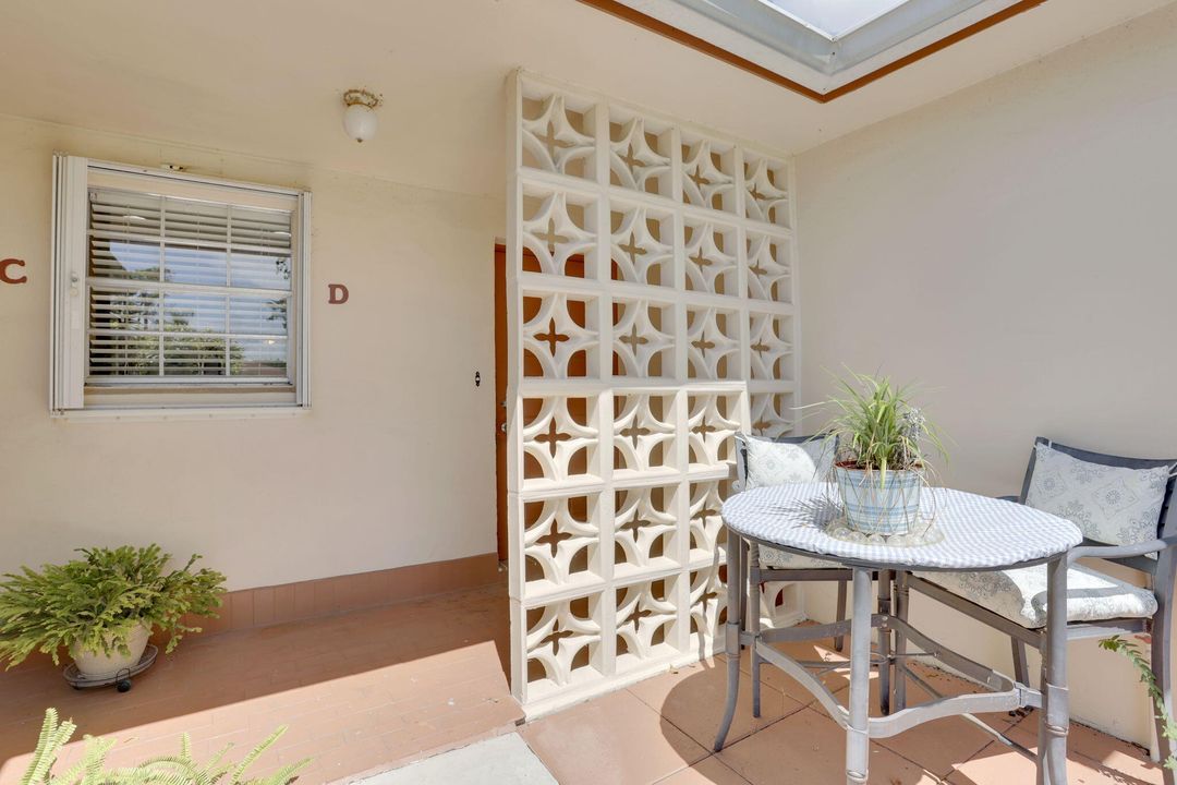 Под контрактом: $190,000 (2 спален, 2 ванн, 1200 Квадратных фут)