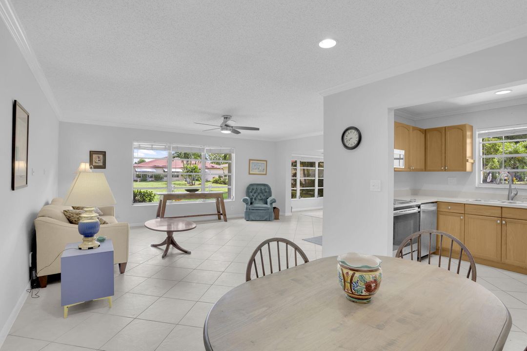 Под контрактом: $190,000 (2 спален, 2 ванн, 1200 Квадратных фут)