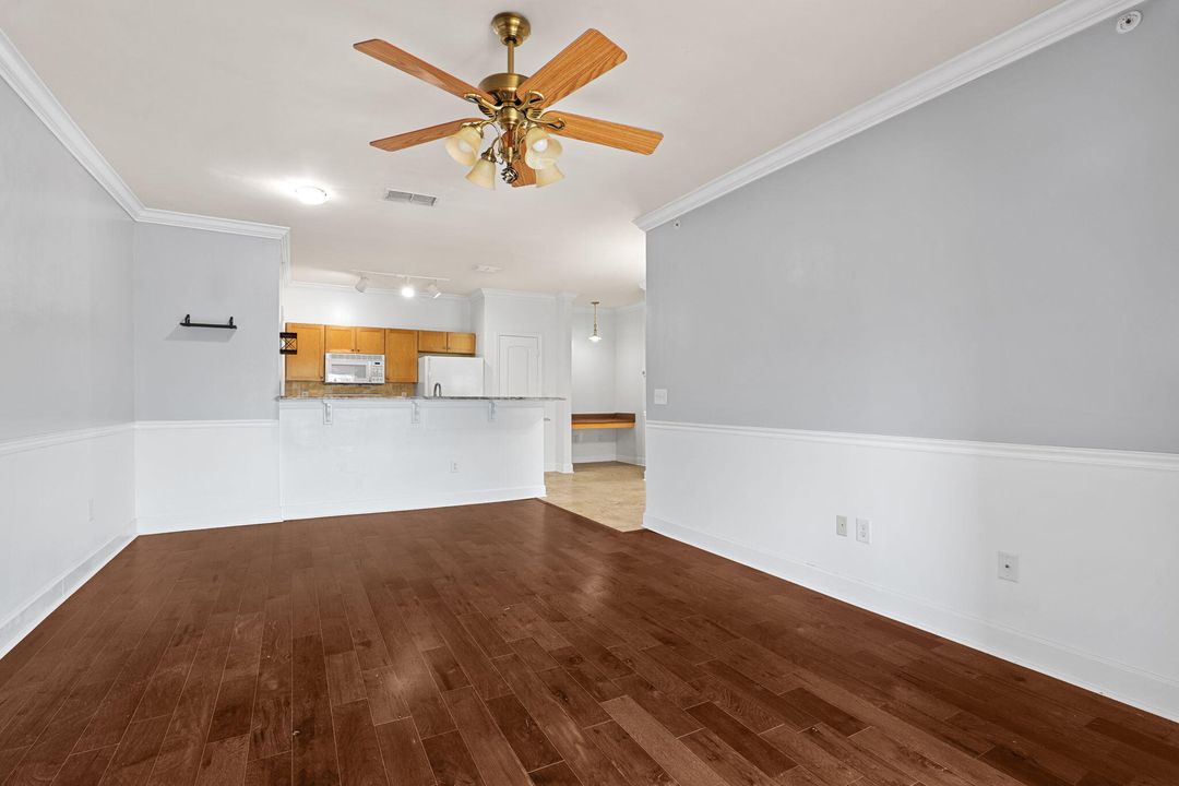 For Sale: $148,800 (1 beds, 1 baths, 868 Square Feet)