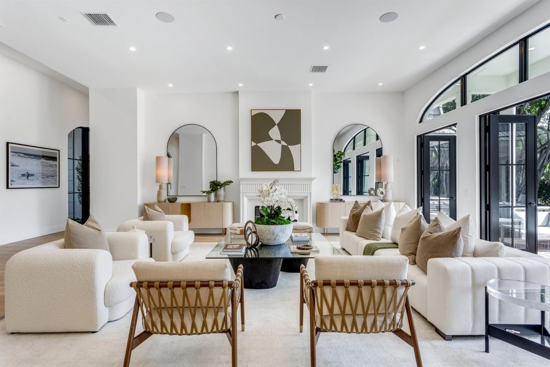 Recently Sold: $5,995,000 (6 beds, 5 baths, 6530 Square Feet)