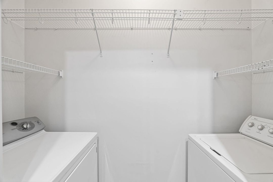 For Sale: $148,800 (1 beds, 1 baths, 868 Square Feet)