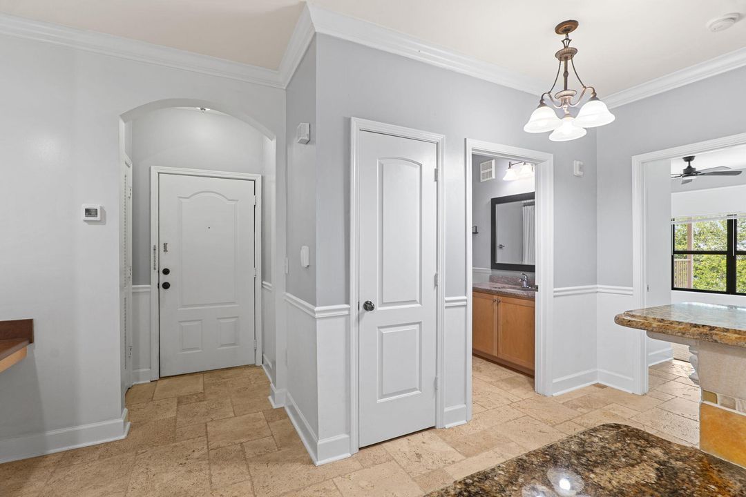 For Sale: $148,800 (1 beds, 1 baths, 868 Square Feet)