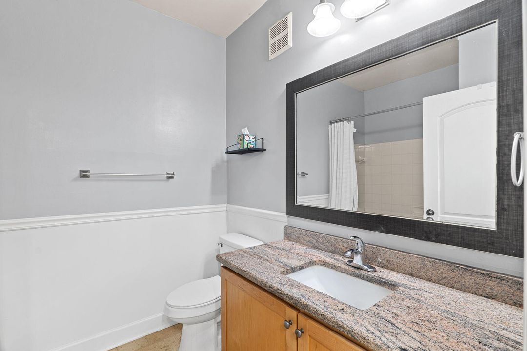 For Sale: $148,800 (1 beds, 1 baths, 868 Square Feet)