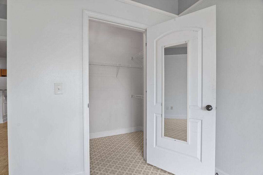 For Sale: $148,800 (1 beds, 1 baths, 868 Square Feet)