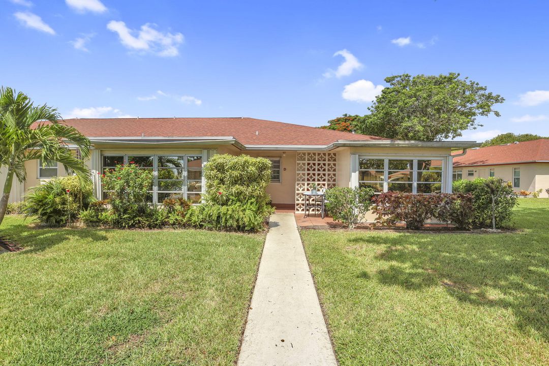 Под контрактом: $190,000 (2 спален, 2 ванн, 1200 Квадратных фут)