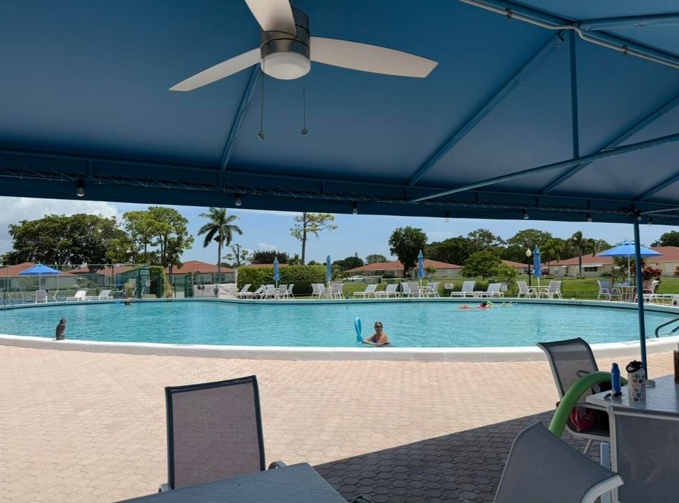 Под контрактом: $190,000 (2 спален, 2 ванн, 1200 Квадратных фут)