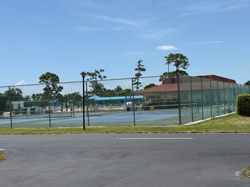 Под контрактом: $190,000 (2 спален, 2 ванн, 1200 Квадратных фут)