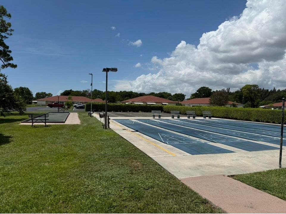 Под контрактом: $190,000 (2 спален, 2 ванн, 1200 Квадратных фут)