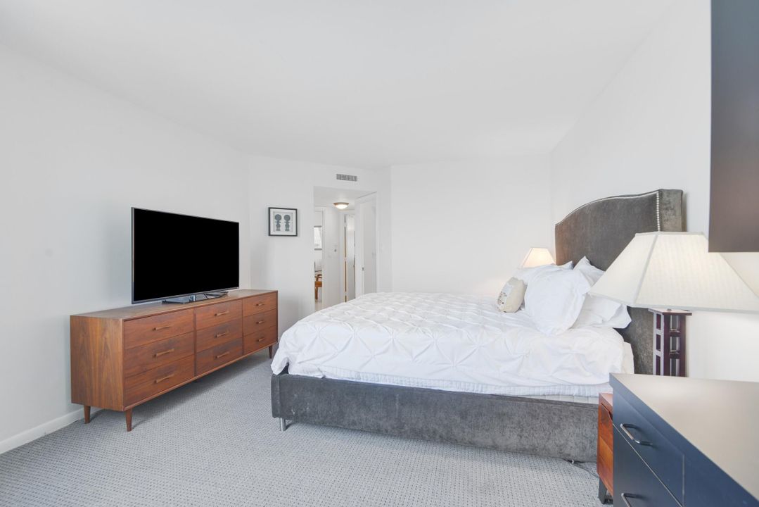 Active With Contract: $10,000 (2 beds, 2 baths, 1448 Square Feet)