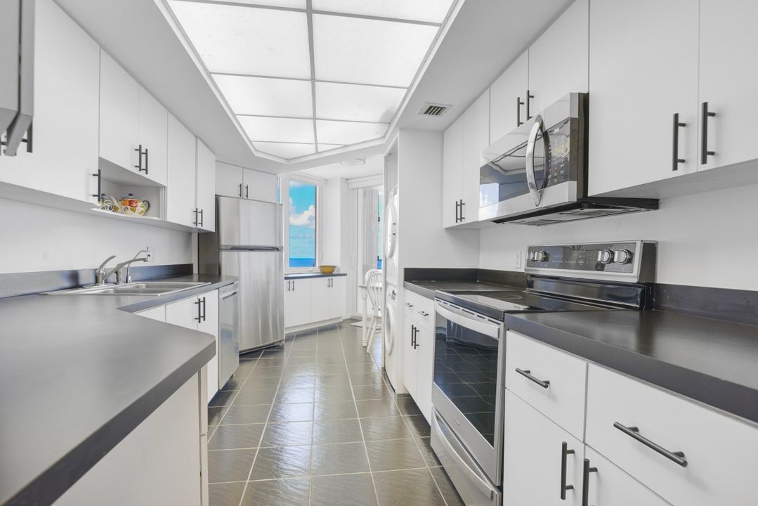 Active With Contract: $10,000 (2 beds, 2 baths, 1448 Square Feet)