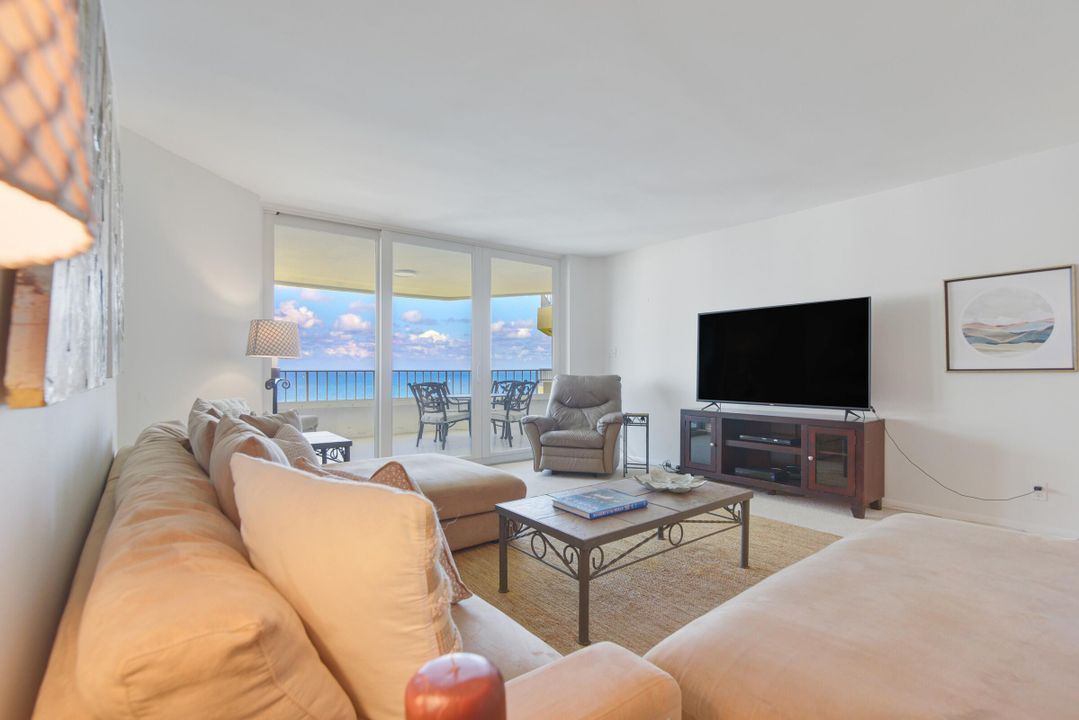 Active With Contract: $10,000 (2 beds, 2 baths, 1448 Square Feet)