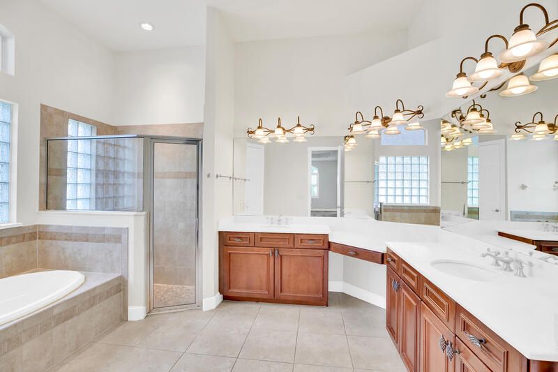 For Sale: $579,999 (4 beds, 2 baths, 2791 Square Feet)