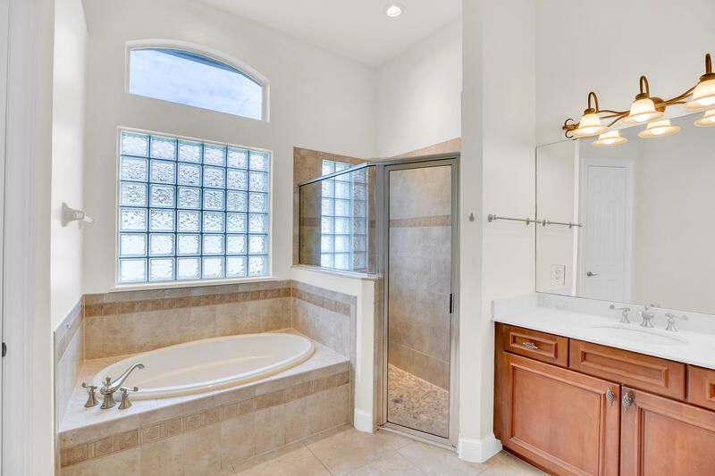 For Sale: $579,999 (4 beds, 2 baths, 2791 Square Feet)