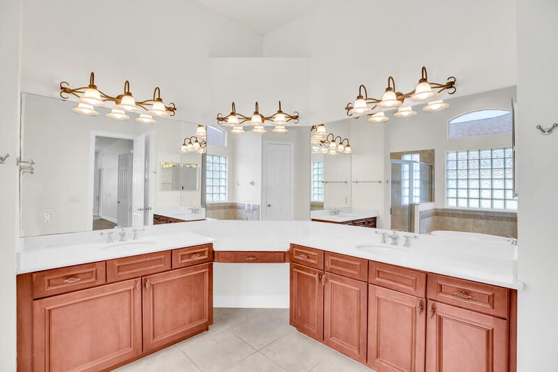 For Sale: $579,999 (4 beds, 2 baths, 2791 Square Feet)