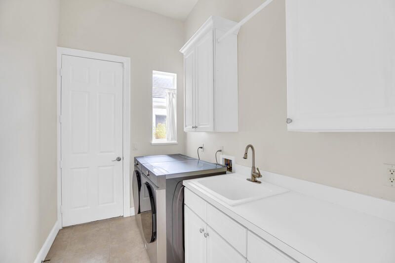 For Sale: $579,999 (4 beds, 2 baths, 2791 Square Feet)