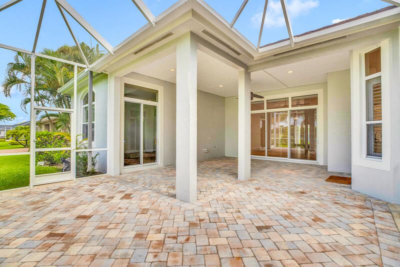 For Sale: $579,999 (4 beds, 2 baths, 2791 Square Feet)