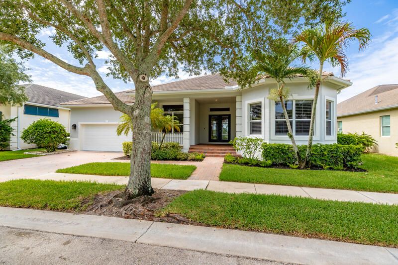 For Sale: $579,999 (4 beds, 2 baths, 2791 Square Feet)