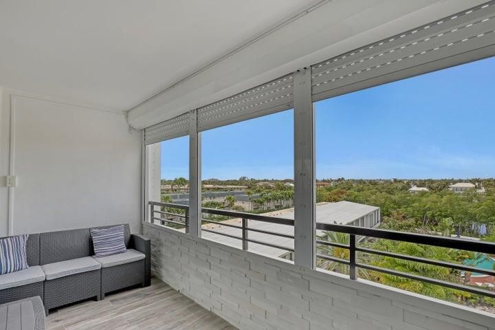 Active With Contract: $5,000 (1 beds, 1 baths, 1016 Square Feet)