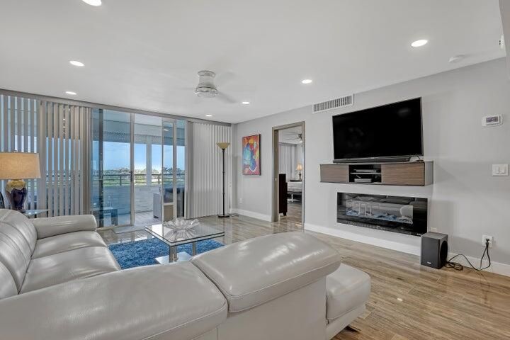 Active With Contract: $5,000 (1 beds, 1 baths, 1016 Square Feet)