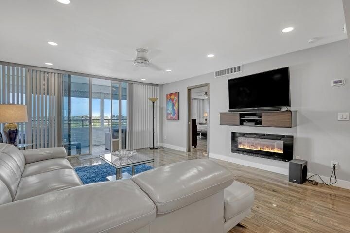 Active With Contract: $5,000 (1 beds, 1 baths, 1016 Square Feet)