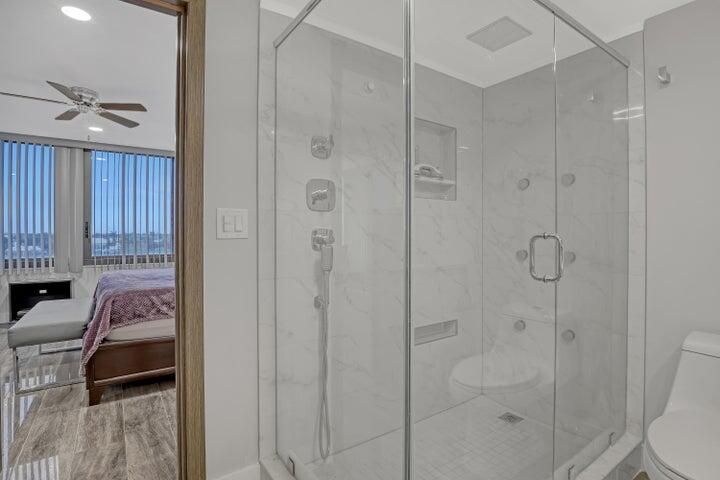 Active With Contract: $5,000 (1 beds, 1 baths, 1016 Square Feet)
