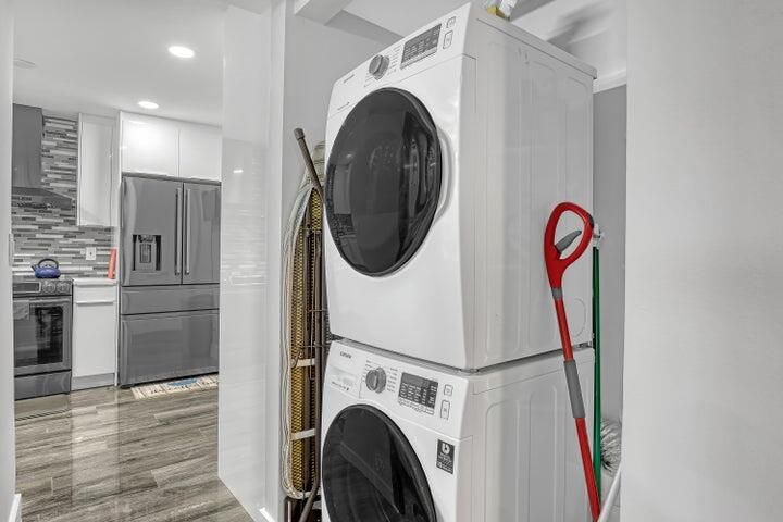 Active With Contract: $5,000 (1 beds, 1 baths, 1016 Square Feet)