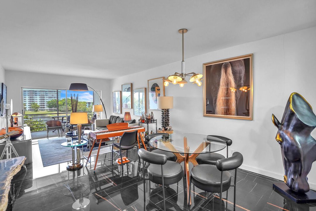 待售: $195,000 (1 贝兹, 1 浴室, 900 平方英尺)