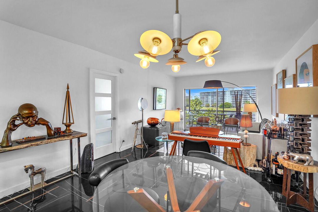 待售: $195,000 (1 贝兹, 1 浴室, 900 平方英尺)