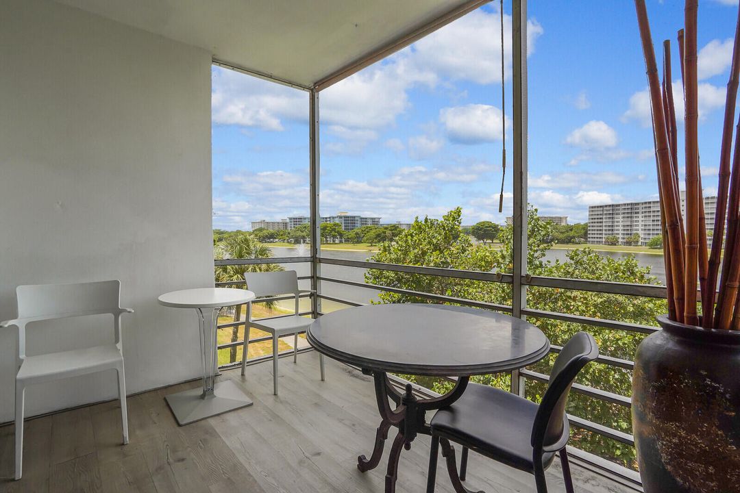 待售: $195,000 (1 贝兹, 1 浴室, 900 平方英尺)