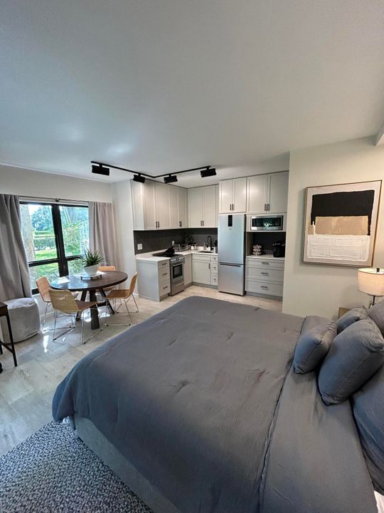 For Rent: $4,250 (1 beds, 1 baths, 500 Square Feet)