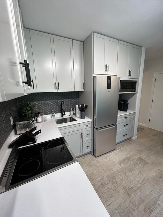 For Rent: $4,250 (1 beds, 1 baths, 500 Square Feet)