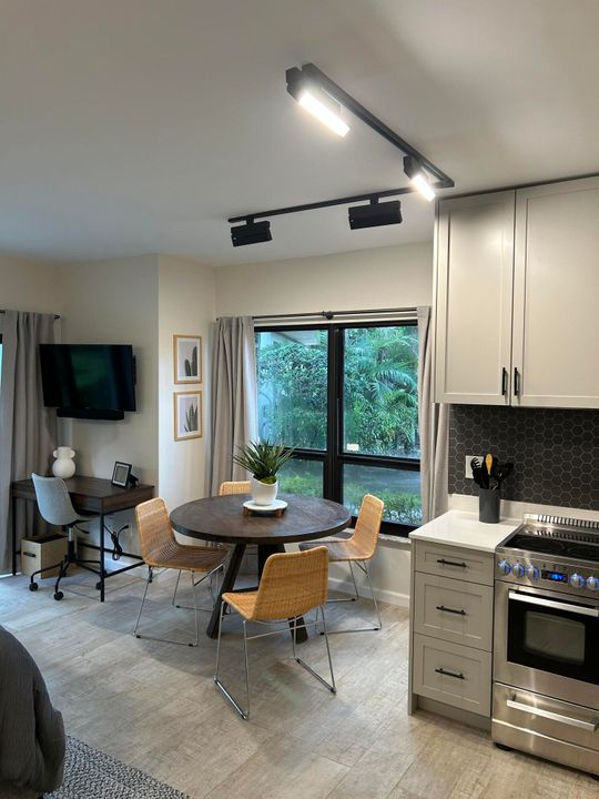 For Rent: $4,250 (1 beds, 1 baths, 500 Square Feet)