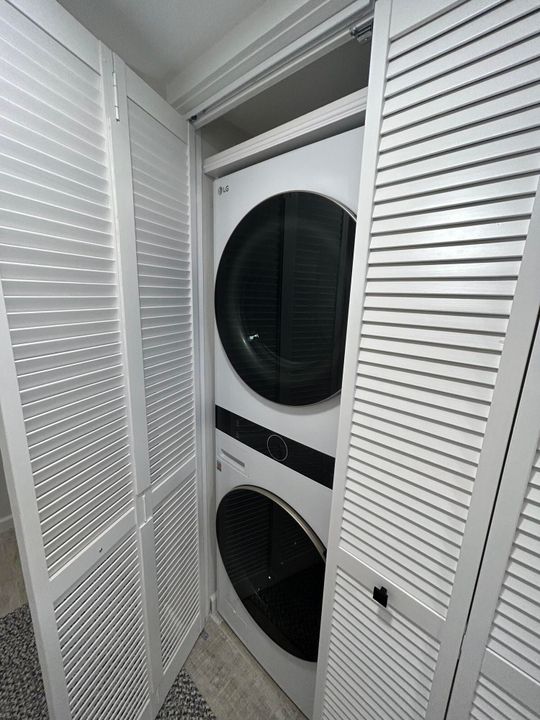 For Rent: $4,250 (1 beds, 1 baths, 500 Square Feet)