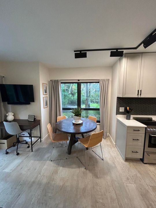 For Rent: $4,250 (1 beds, 1 baths, 500 Square Feet)